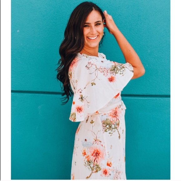 Dresses & Skirts - 🔸NWT - Flowy floral travel dress🔸